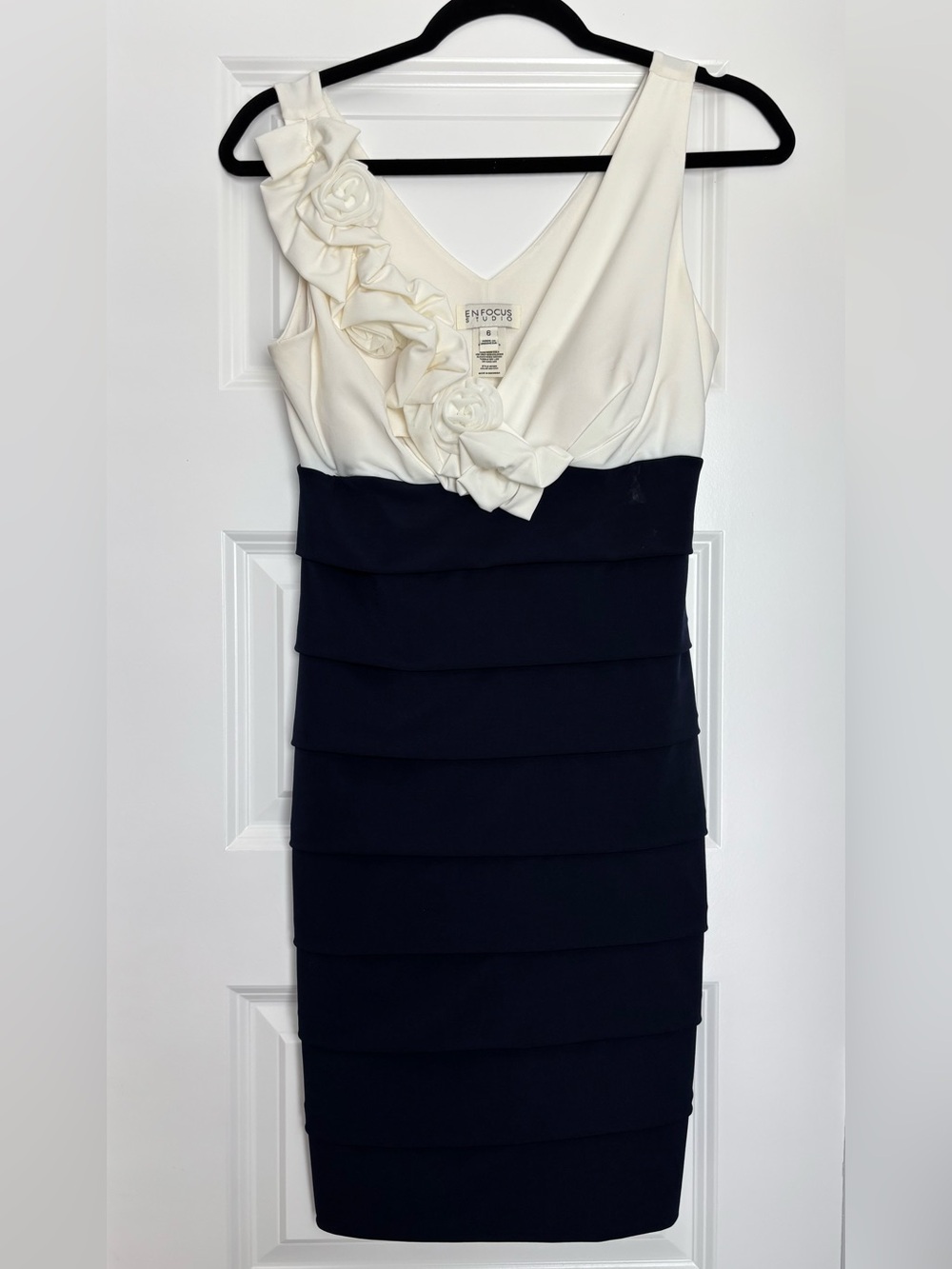 Enfocus Studio Floral Rosette Black & Cream V-Neck Dress Women’s 6